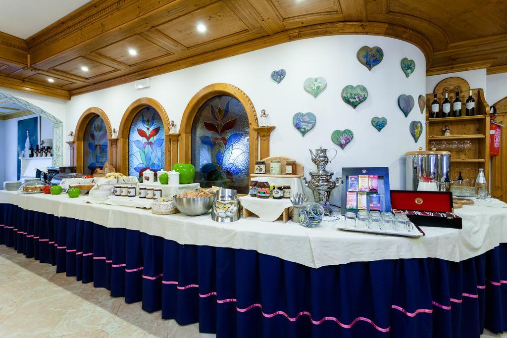 Hotel Vienna Сан Мартино ди Кастроза Екстериор снимка