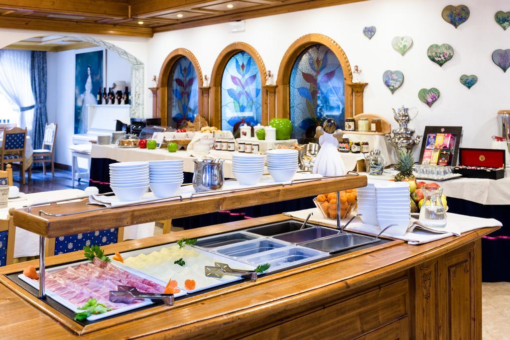 Hotel Vienna Сан Мартино ди Кастроза Екстериор снимка