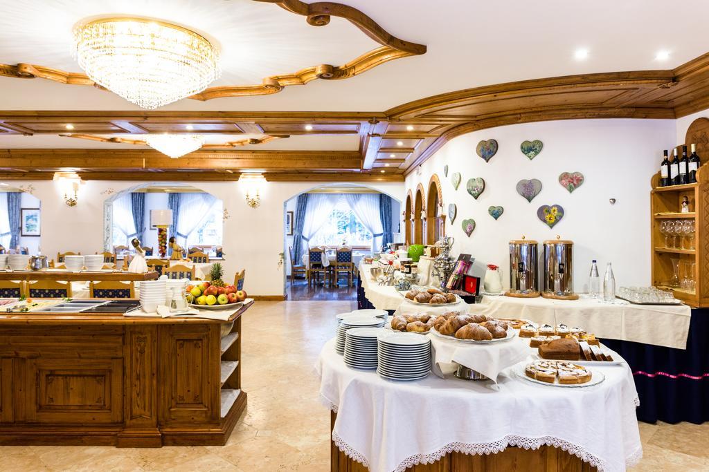 Hotel Vienna Сан Мартино ди Кастроза Екстериор снимка