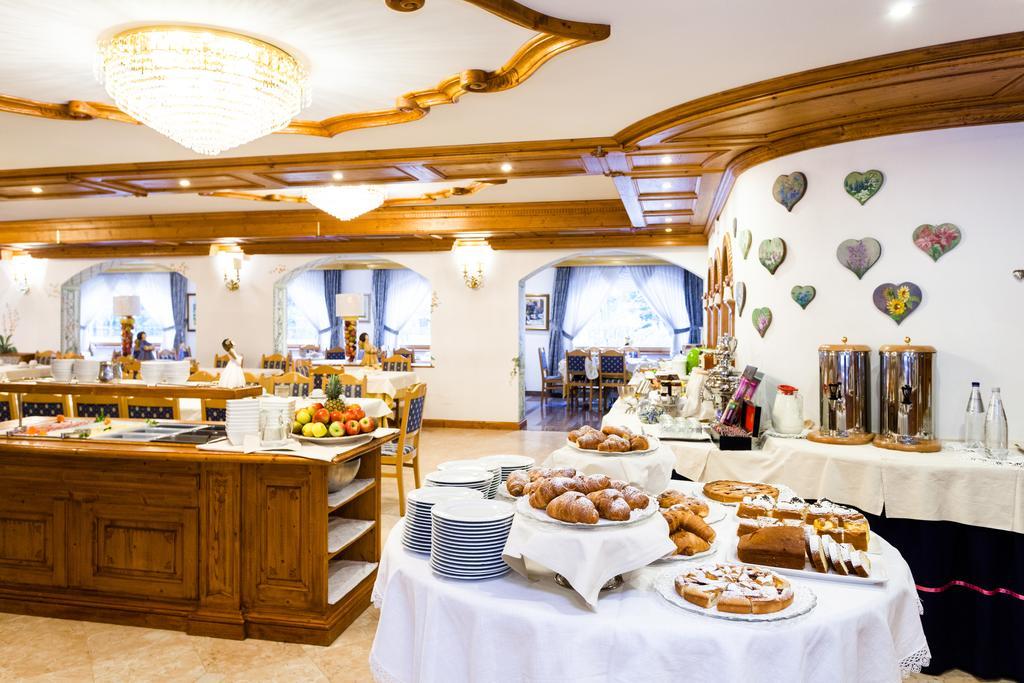 Hotel Vienna Сан Мартино ди Кастроза Екстериор снимка