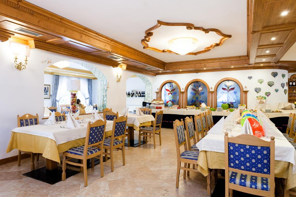 Hotel Vienna Сан Мартино ди Кастроза Екстериор снимка